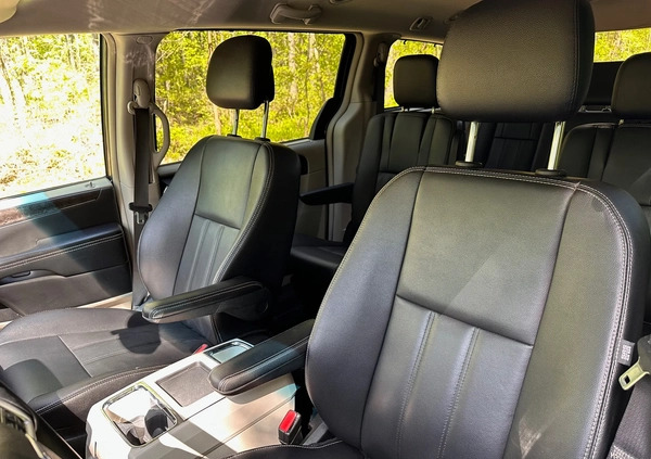 Chrysler Town &amp; Country cena 66000 przebieg: 243931, rok produkcji 2015 z Ostróda małe 137